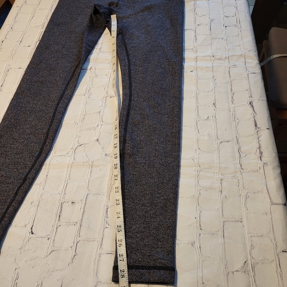 Lululemon Mid Rise Pant Size 8 - Picture 4 of 9